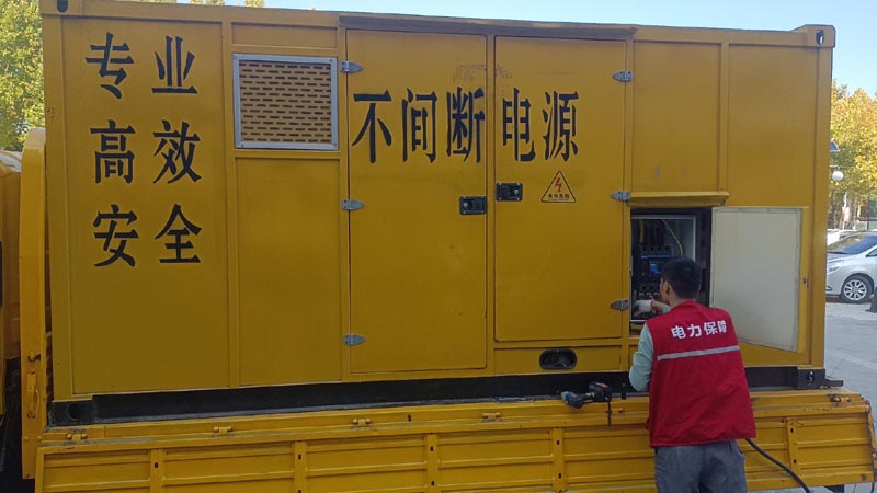 鼓楼柴油发电机组和UPS电源配合使用时，如何避免切换过程中的电力中断？